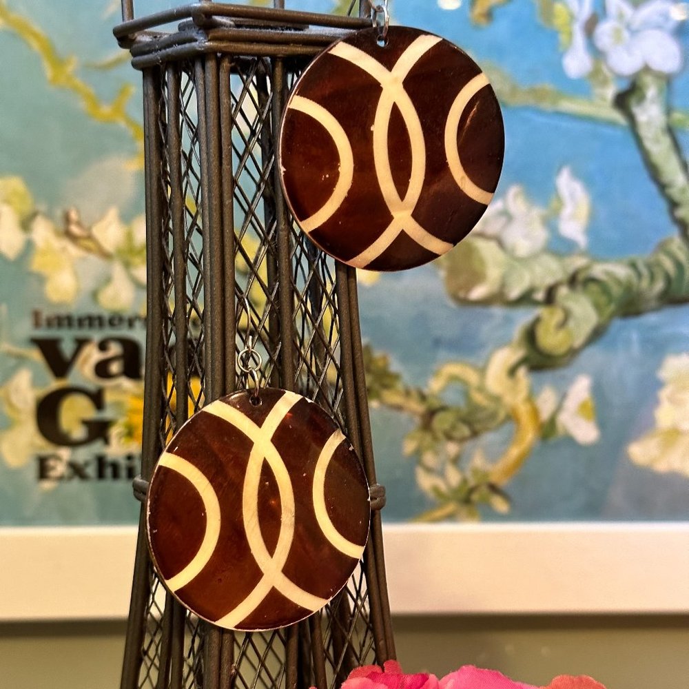 Round Brow and White Swirl Drop Earrings